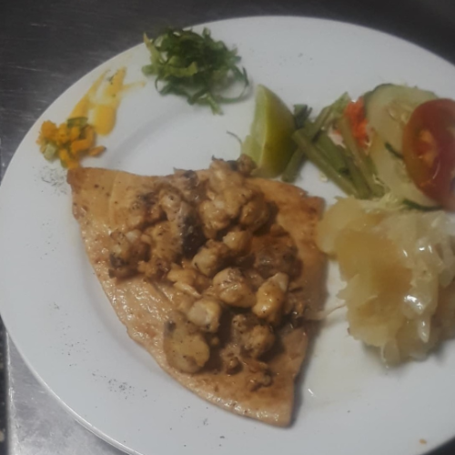Filete de Pescado Grillé con Camarones y Punta de Ajo