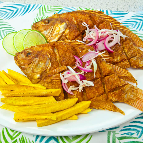 Pescado frito con Tostones