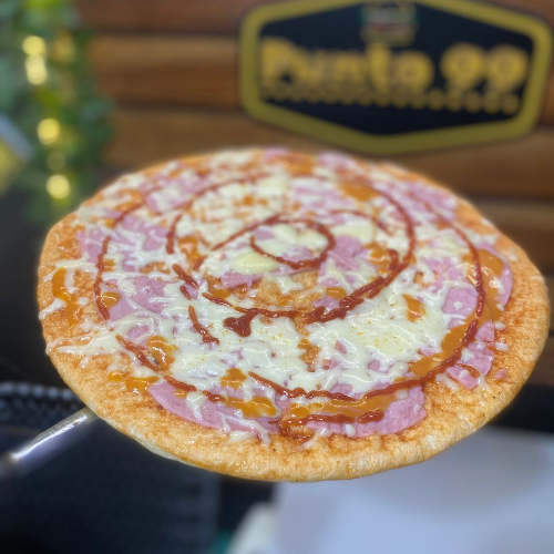 Pizza de jamón bravo